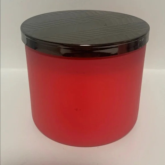 Bath & Body Works Passionfruit Banana Flower Candle - Vibrant Red - Picture 2 of 4